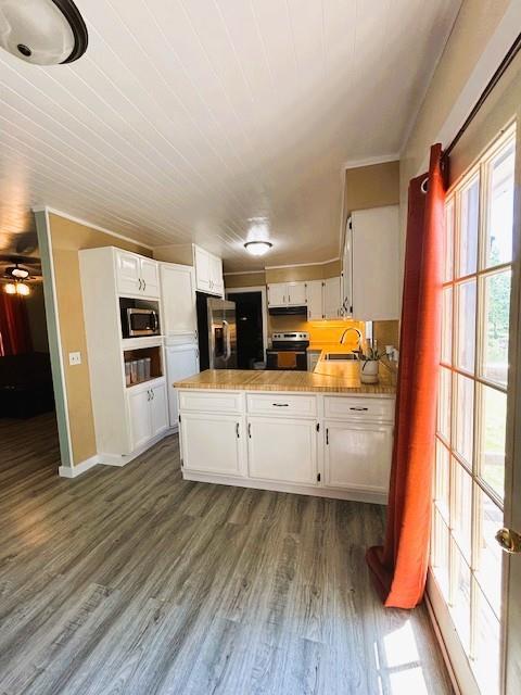 143 N 3rd St, New Strawn, KS 66839 - kitchen with white cabinetry, a peninsula, dark wood-type flooring, stainless steel appliances, and light countertops