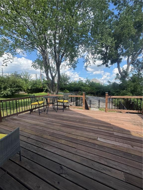 1643 Jefferson St, Kansas City, MO 64108 - view of wooden terrace