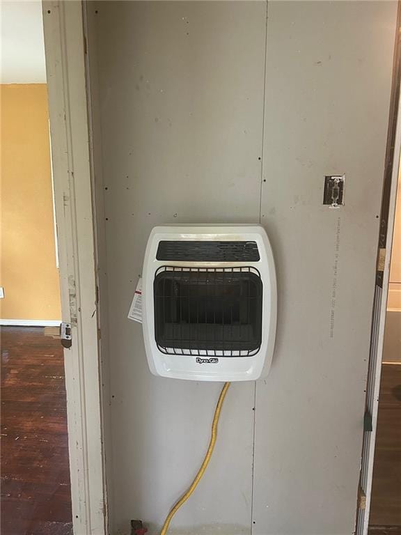 3107 Wood Ave, Parsons, KS 67357 - detailed view of heating unit and wood finished floors