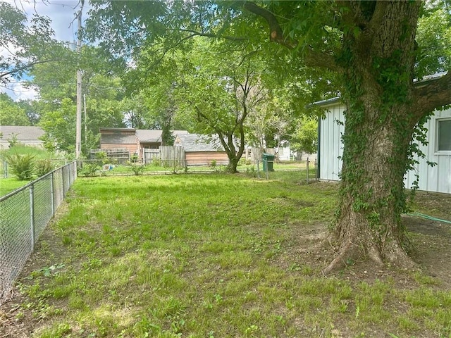 3107 Wood Ave, Parsons, KS 67357 - view of yard