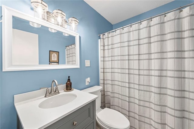 1520 E 18th St, Lawrence, KS 66044 - full bath featuring vanity and curtained shower