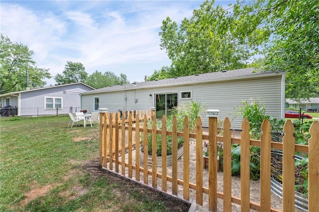 1520 E 18th St, Lawrence, KS 66044 - back of house