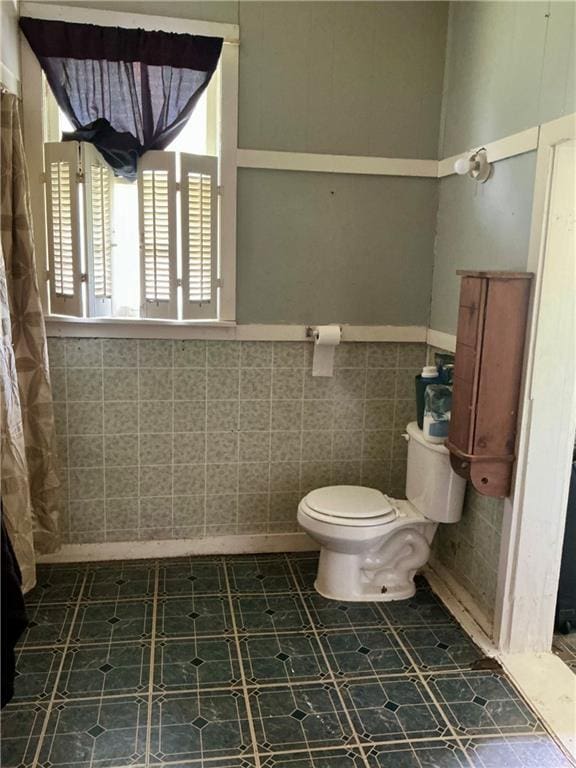 308 S 16th St, Independence, KS 67301 - bathroom featuring tile walls and a wainscoted wall