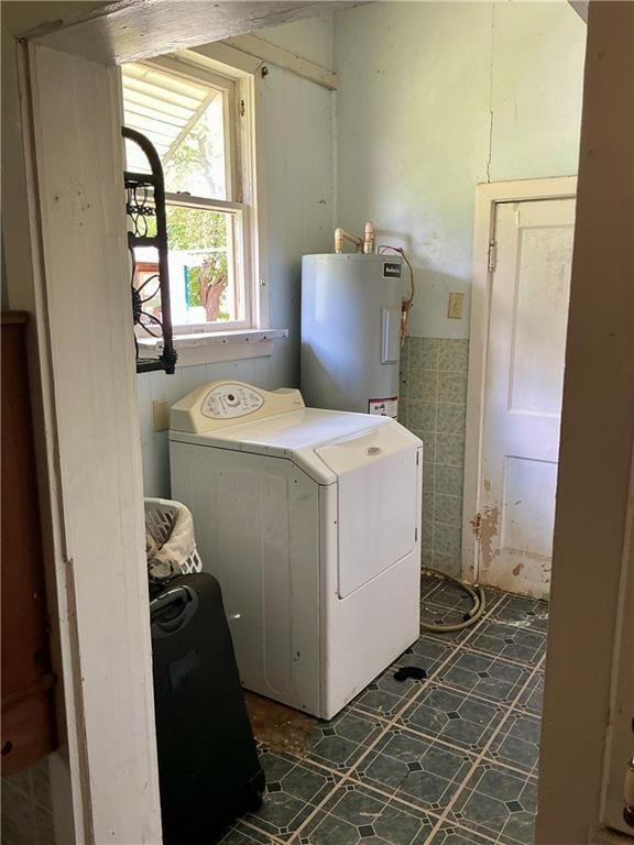 308 S 16th St, Independence, KS 67301 - laundry room with washer / dryer and water heater
