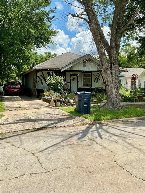 308 S 16th St, Independence, KS 67301 - bungalow featuring driveway