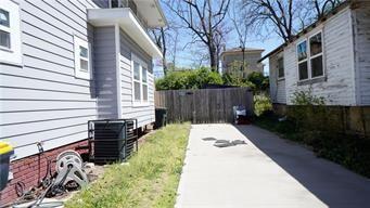 5007 Euclid Ave, Kansas City, MO 64130 - view of yard