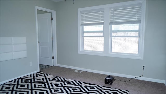 5007 Euclid Ave, Kansas City, MO 64130 - carpeted empty room with baseboards