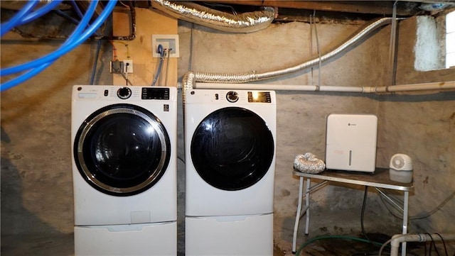 5007 Euclid Ave, Kansas City, MO 64130 - washroom with washing machine and clothes dryer