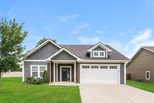 15904 E Cogan Ln, Independence, MO 64050 - view of front of property with driveway, roof with shingles, a front lawn, and an attached garage