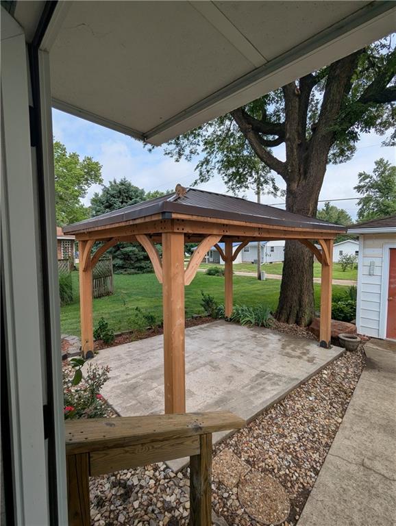 108 Cherokee Ave, Hiawatha, KS 66434 - photo 30