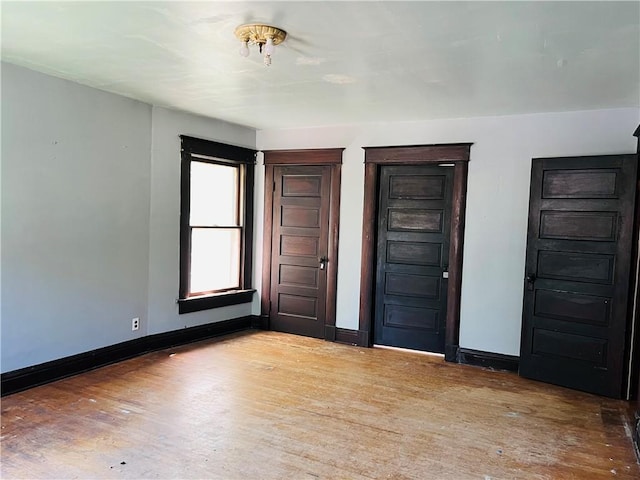 817 S 16th St, Saint Joseph, MO 64501 - foyer entrance with wood finished floors and baseboards