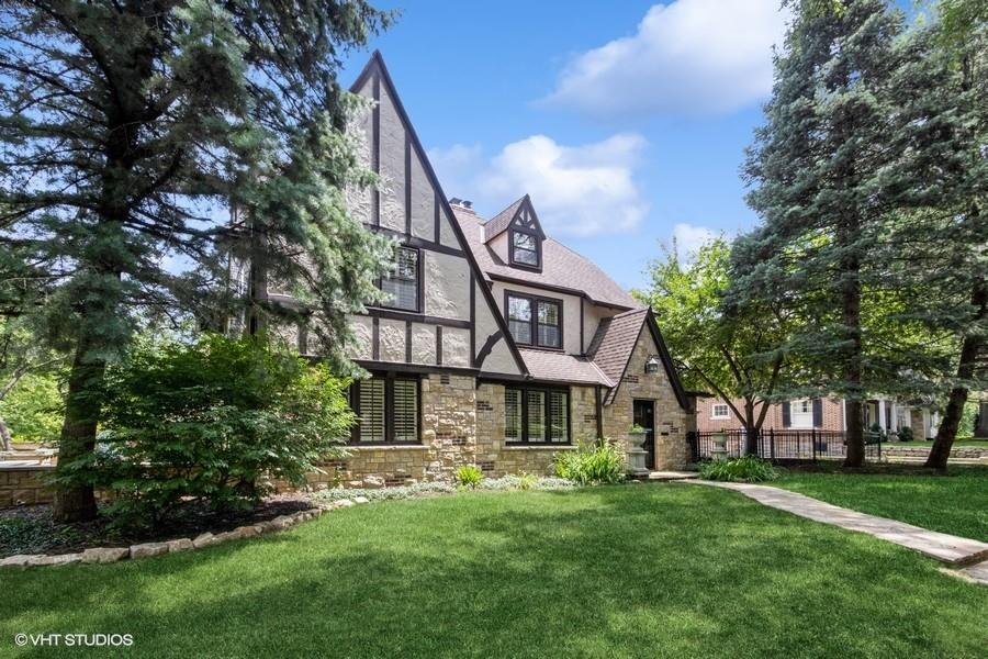 6201 Summit St, Kansas City, MO 64113 - photo 1
