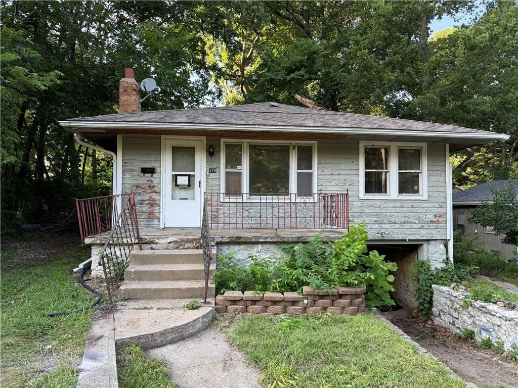 718 E Gudgell Ave, Independence, MO 64055 - photo 1