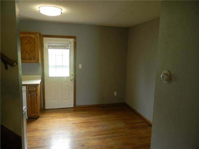 725 SE 10th St, Lees Summit, MO 64081 - laundry area featuring light wood-type flooring and baseboards