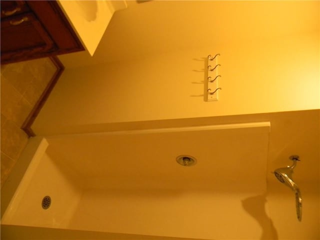 730 SE 10th St, Lees Summit, MO 64081 - bathroom view of a jetted tub