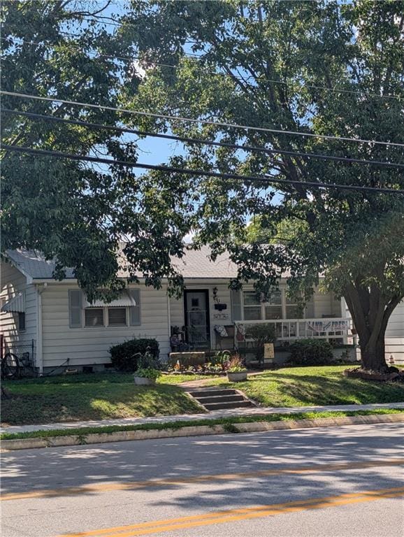 511 N Ash St, Nevada, MO 64772 - photo 1