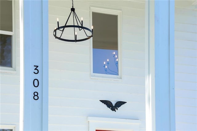 308 W Pine St, Cherokee, KS 66724 - detailed view of a chandelier
