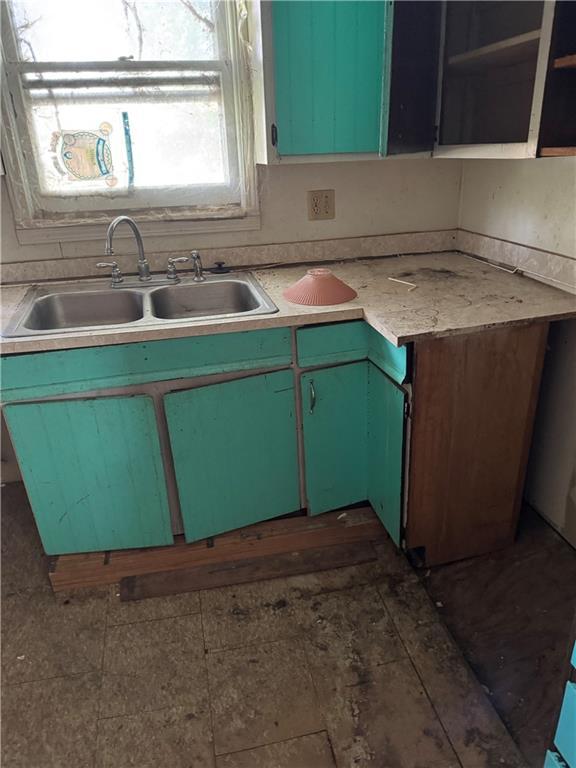 710 E Lincoln St, Iola, KS 66749 - photo 8