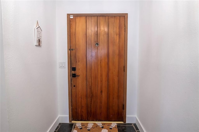 2439 Jasu Dr, Lawrence, KS 66046 - entryway with baseboards