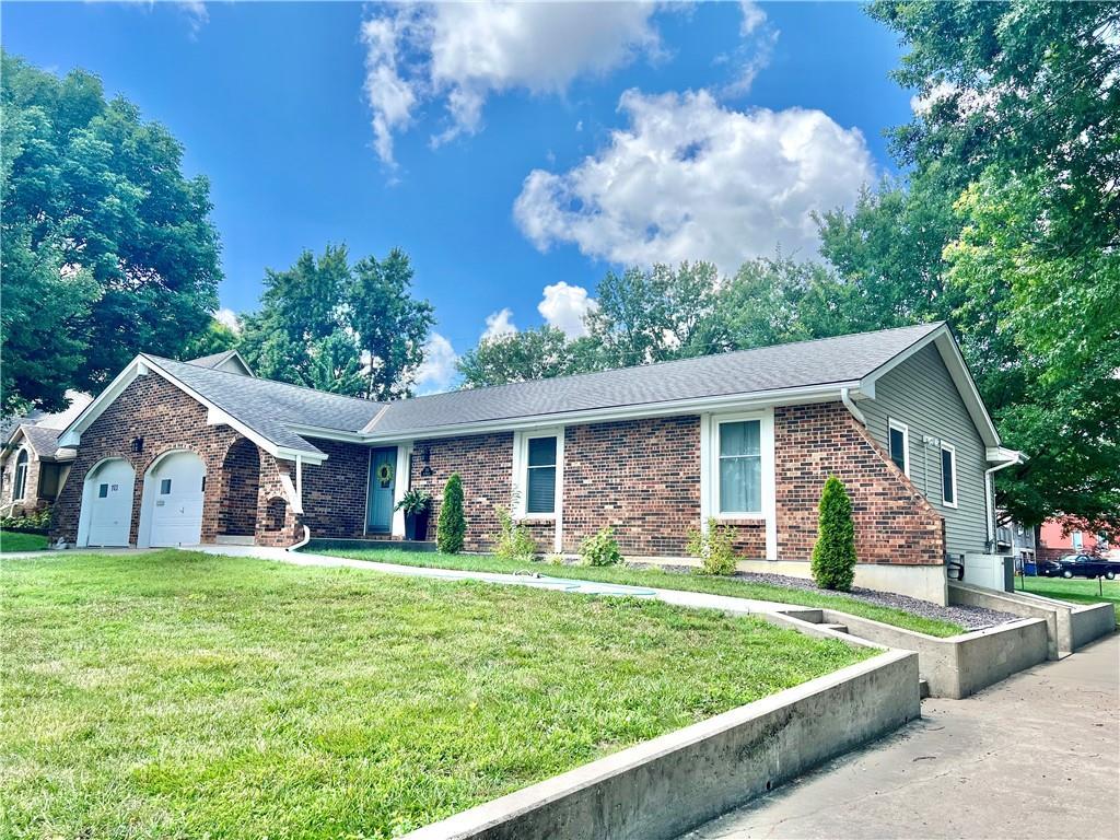 703 S Russell St, Odessa, MO 64076 - photo 2