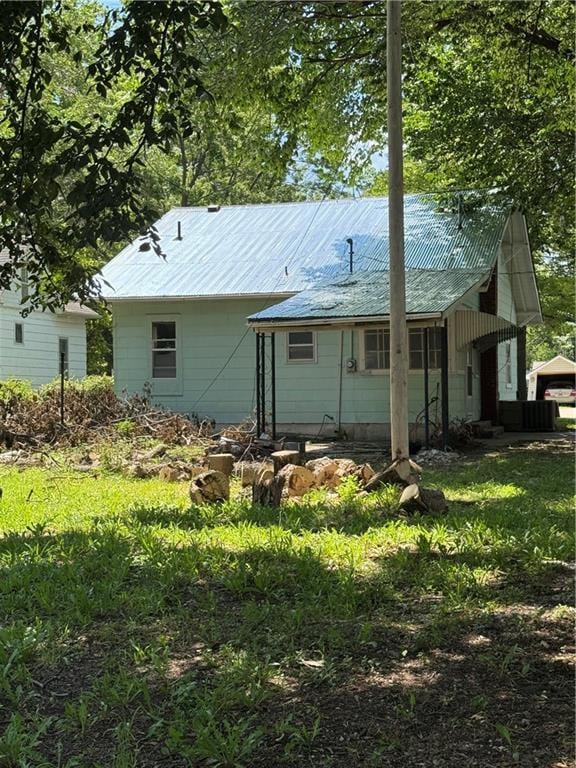 716 E Lincoln St, Iola, KS 66749 - photo 2