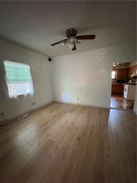 716 E Lincoln St, Iola, KS 66749 - photo 5