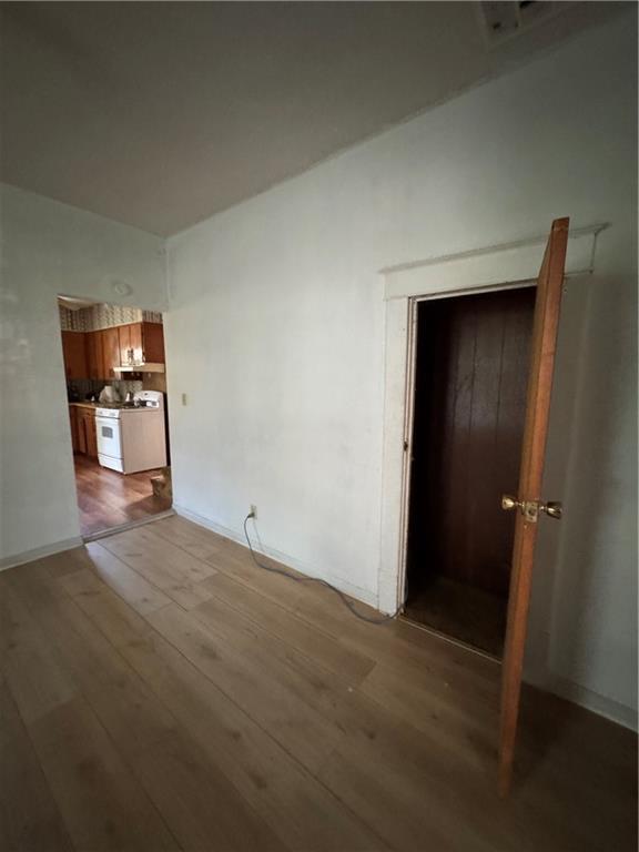 716 E Lincoln St, Iola, KS 66749 - photo 8