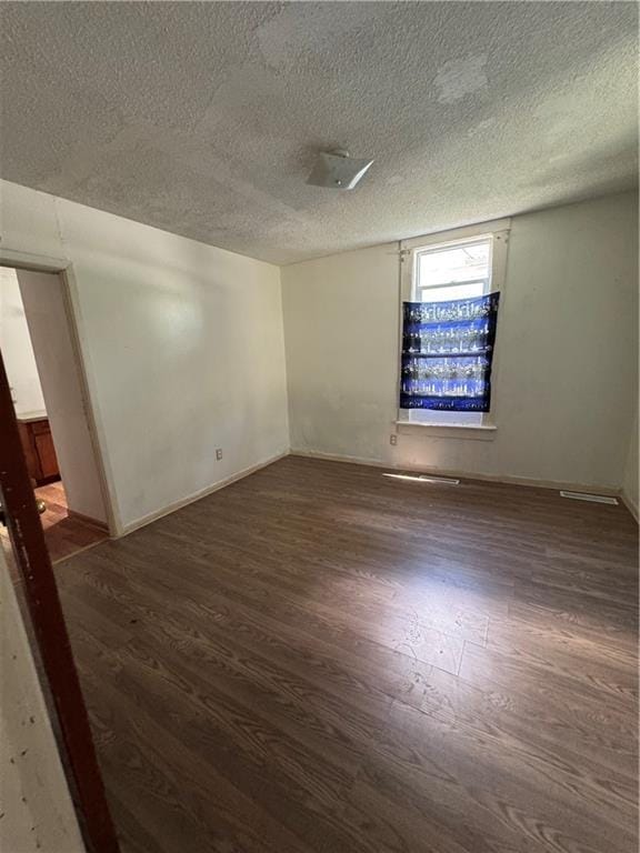 716 E Lincoln St, Iola, KS 66749 - photo 9