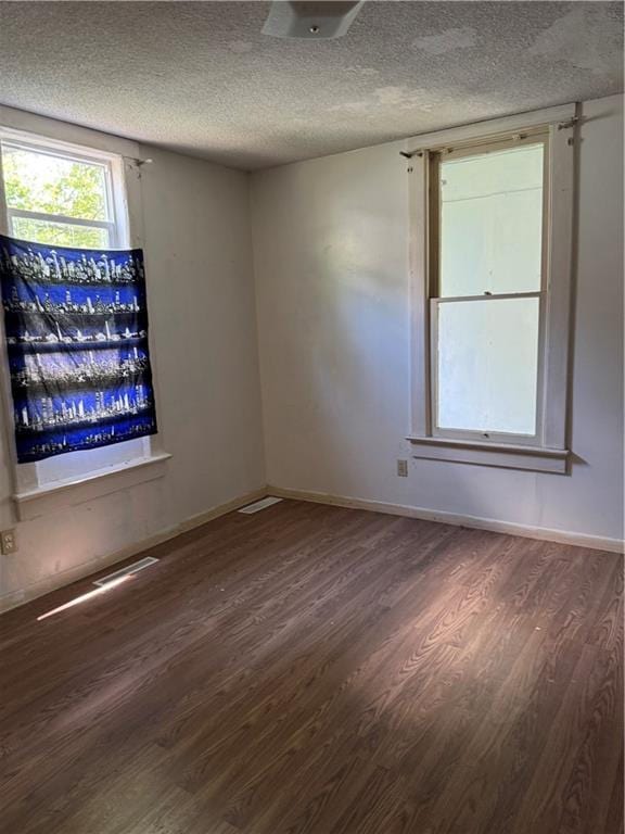 716 E Lincoln St, Iola, KS 66749 - photo 11