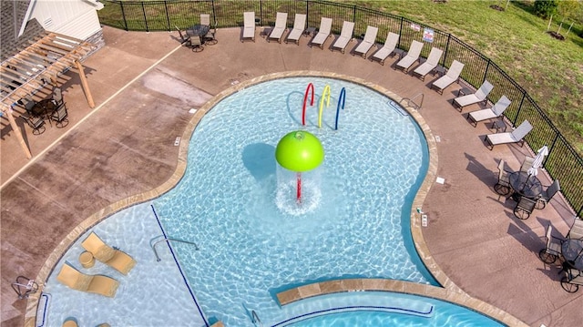 18841 W 169th Ter, Olathe, KS 66062 - community pool with a water play area
