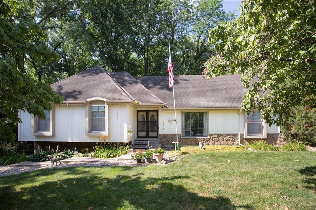 10513 W 70th Ter, Shawnee, KS 66203 - photo 1