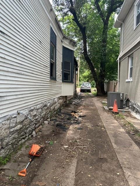 3222 E 11th St, Kansas City, MO 64127 - photo 2