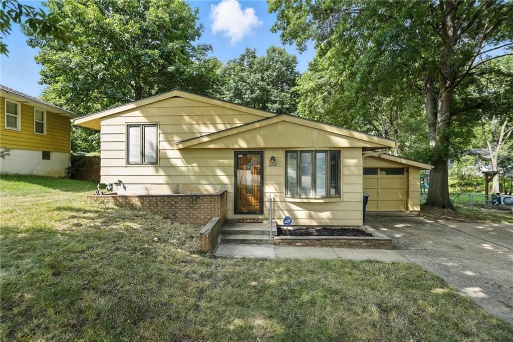 5118 42nd St, Kansas City, MO 64117 - photo 1