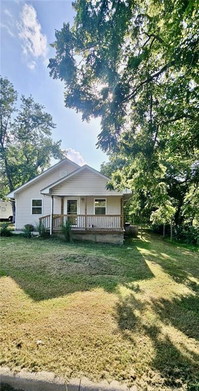 105 N Indiana St, Nevada, MO 64772 - photo 1