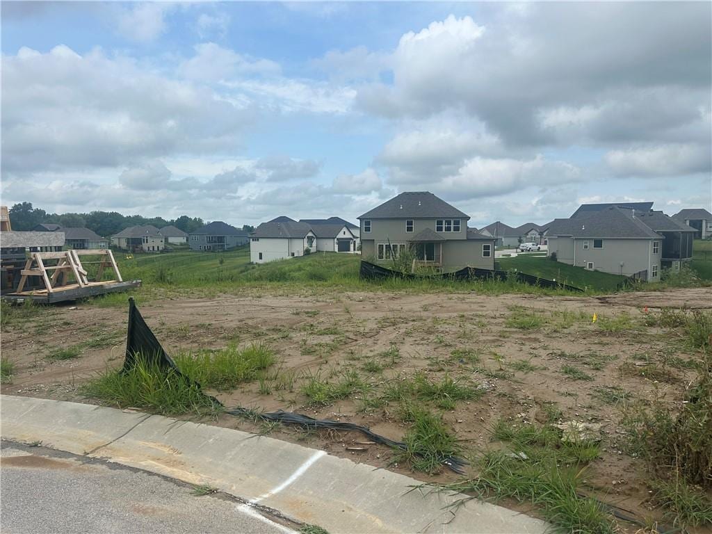 7070 NW Yulich Ct, Parkville, MO 64152 - photo 1