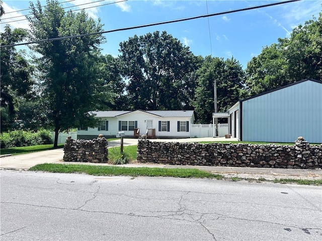 301 E Colt St, Windsor, MO 65360 - photo 2