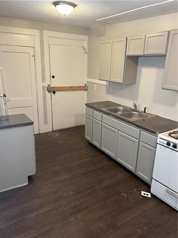 3901 Central St, Kansas City, MO 64111 - photo 5