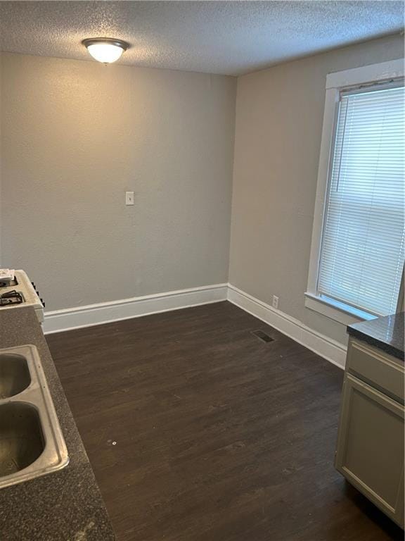 3901 Central St, Kansas City, MO 64111 - photo 6