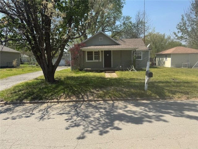 519 N Wood St, Caney, KS 67333 - photo 1