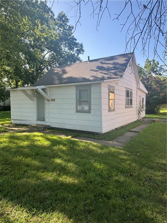607 E 6th St, Pleasanton, KS 66075 - photo 4