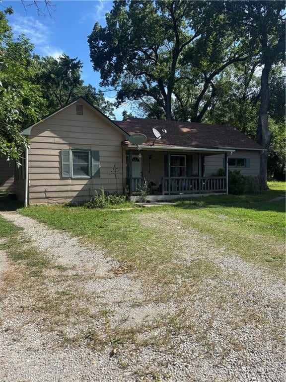 109 W 7th St, Pleasanton, KS 66075 - photo 2
