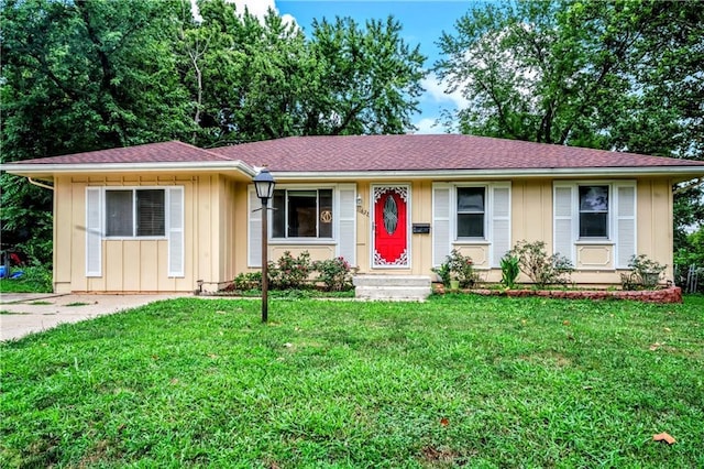 11623 Sycamore Dr, Kansas City, MO 64134 - photo 1