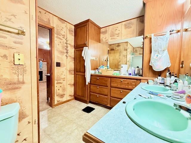 715 Forrest Ave, Lawrence, KS 66044 - photo 15