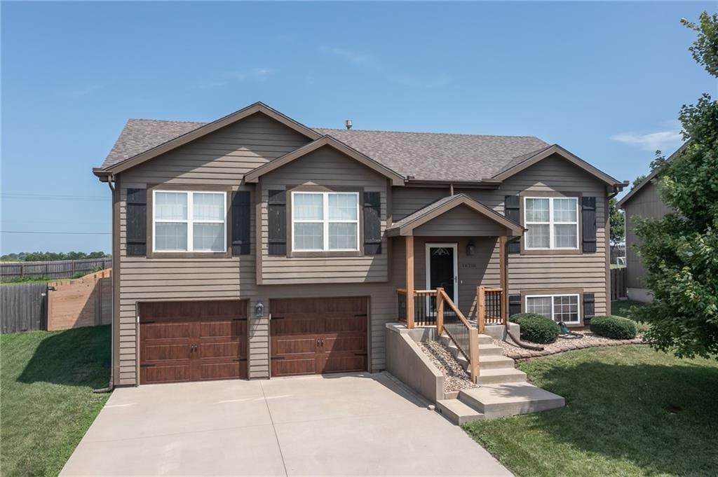 16210 Margie Ln, Basehor, KS 66007 - photo 1