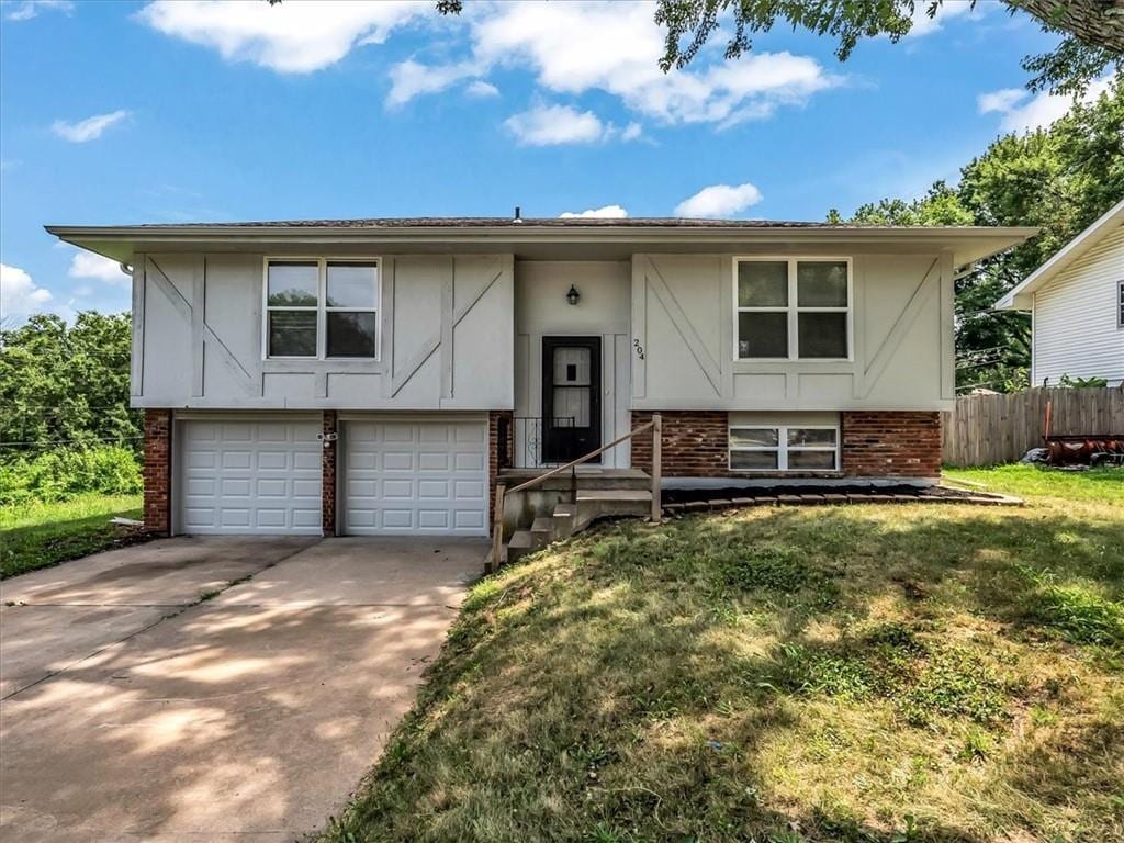 204 SE Cromwell St, Blue Springs, MO 64014 - photo 1