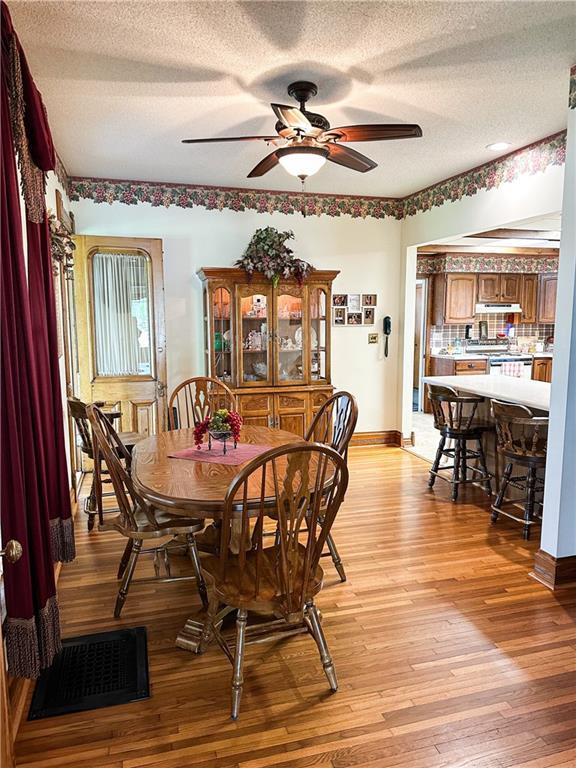 713 Brookfield Ave, Brookfield, MO 64628 - photo 9