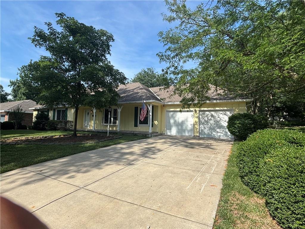 10322 Sagamore Ln, Leawood, KS 66206 - photo 2
