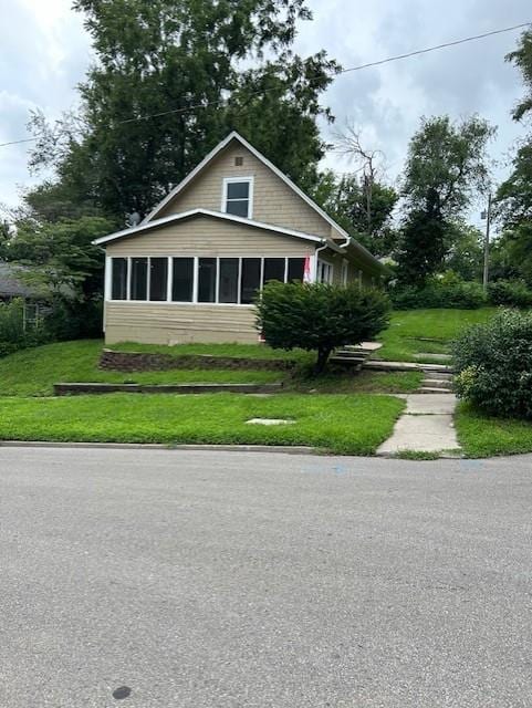 2502 S 15th St, Saint Joseph, MO 64503 - photo 1