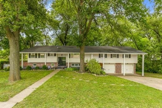 532 Maple Ave, Smithville, MO 64089 - photo 1