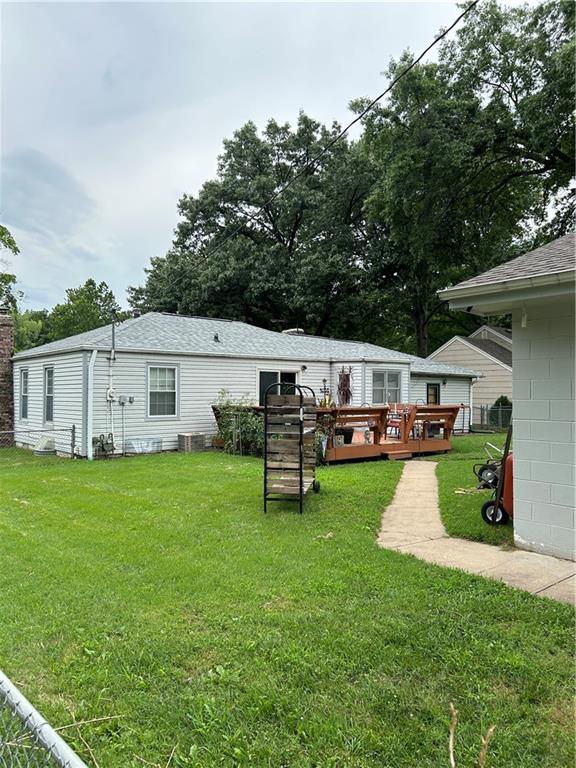 1300 Cherokee St, Leavenworth, KS 66048 - photo 2